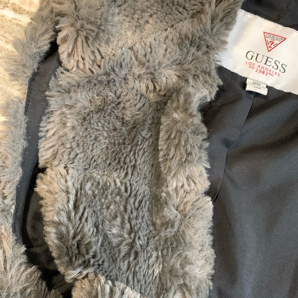 GUESS Faux Fur long vest. - Picture 4 of 4
